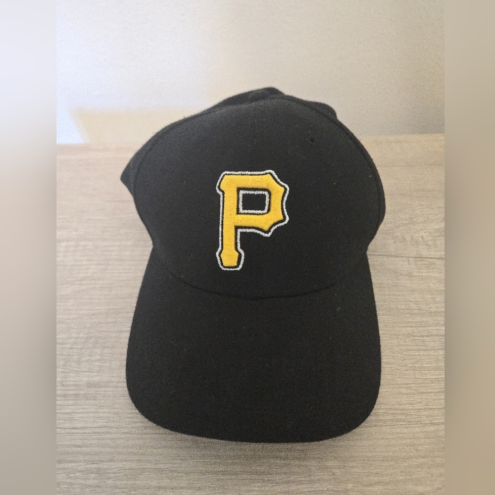 MLB Pittsburgh Pirates Embroidered LOGO Hat Mens Large XL Baseball 39 Thirty
